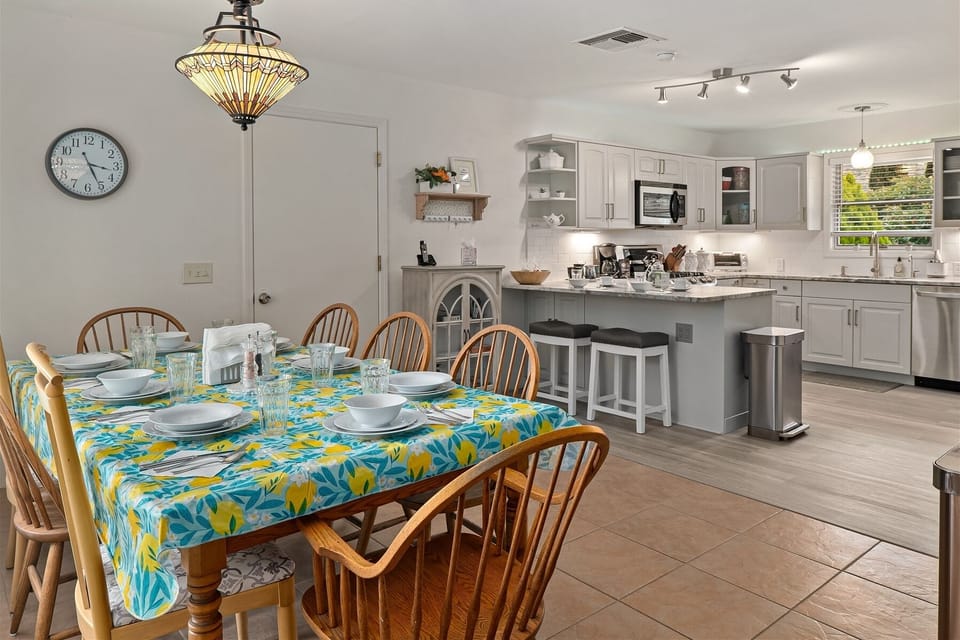 Vacation meals around the table