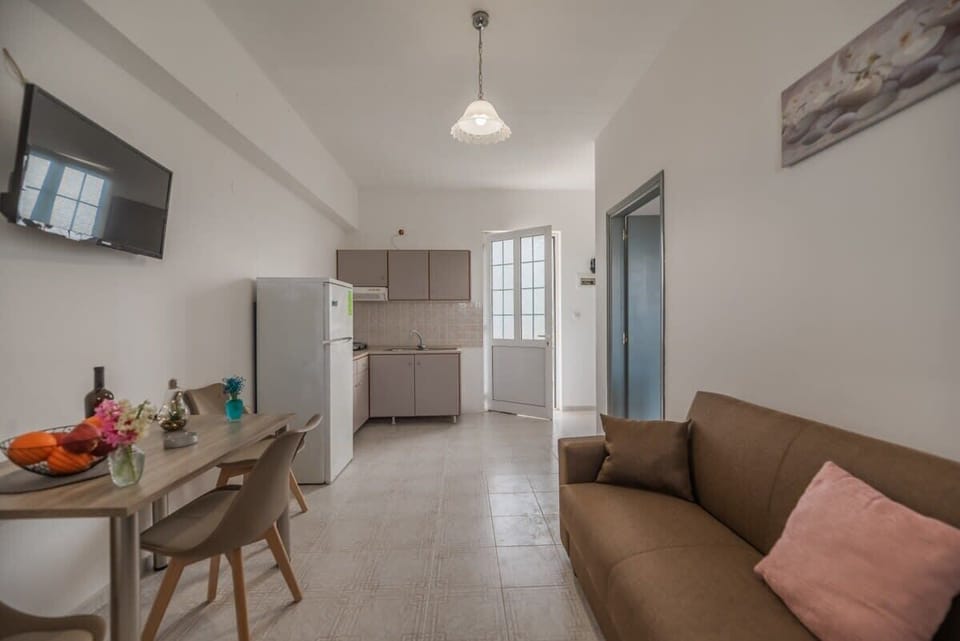 Interior Details – Open and airy space with natural light and soft decor.