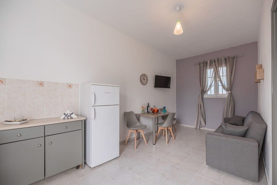 Cozy Dining and Kitchen – Bright and Welcoming – Freshly designed area for cooking and sharing meals.
