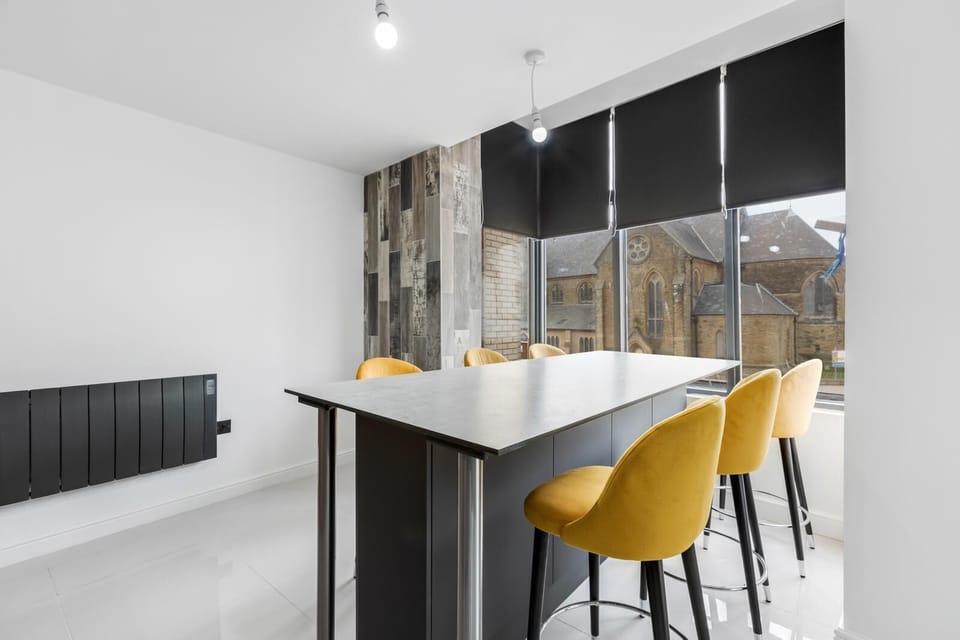 Dining / Restaurant