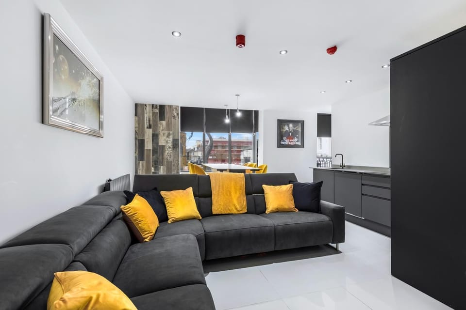 Living Room / Lounge