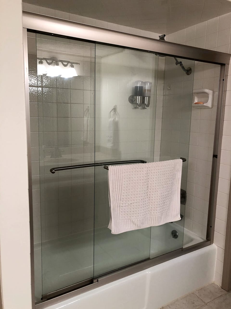 Bath or shower. Shampoo, conditioner, soap and towels provided.