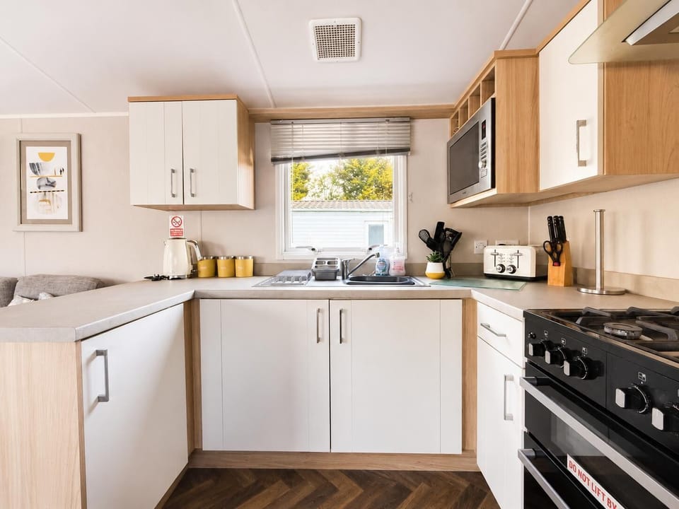 A last minute staycation at Southview Holiday Park means your family on holiday can enjoy the comfort of a modern caravan, complete with a comfortable kitchen area, just minutes from Skegness beach England.