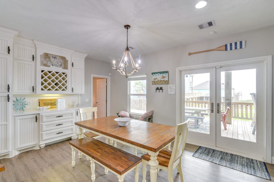 Dining Space | Dishware/Flatware