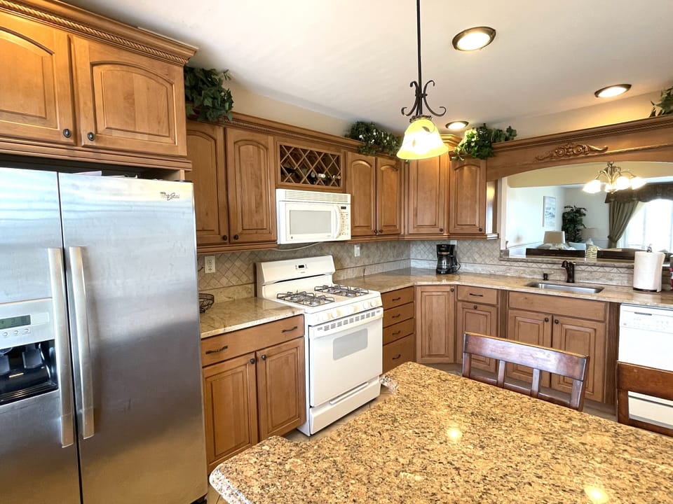 Eat in kitchen