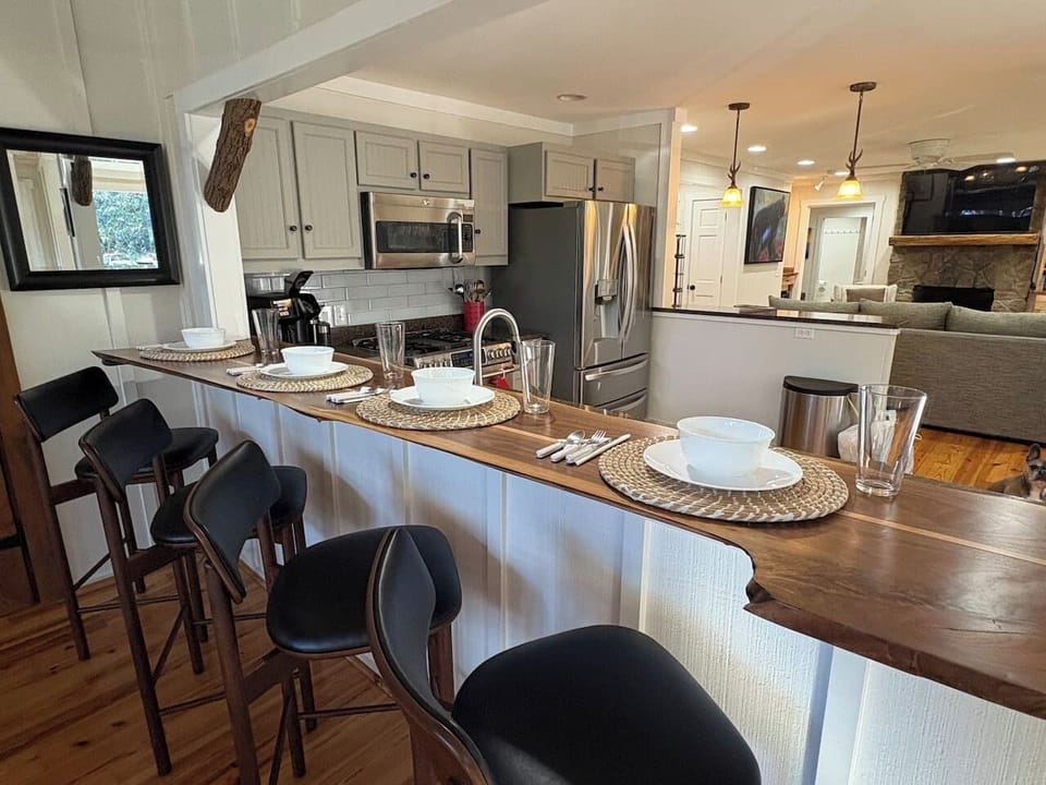 Kitchen Bar Retreat: Cook, dine and entertain together in the open kitchen and bar area.”