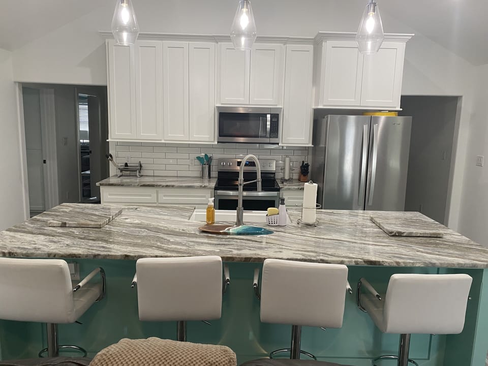 Kitchen with island 