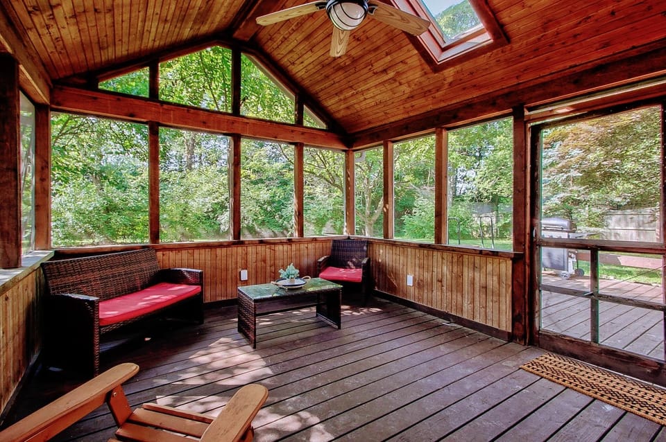 Screened in back porch to enjoy your morning coffee surrounded by nature.