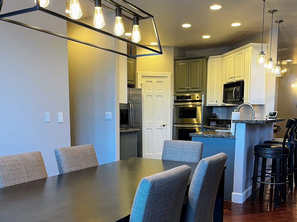 It's just steps from the dinner table to the kitchen