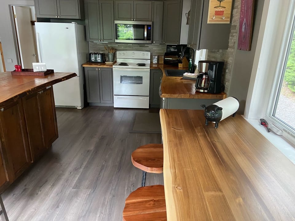 Fully stocked kitchen with beautiful live-edge counters.  Plenty of seating!
