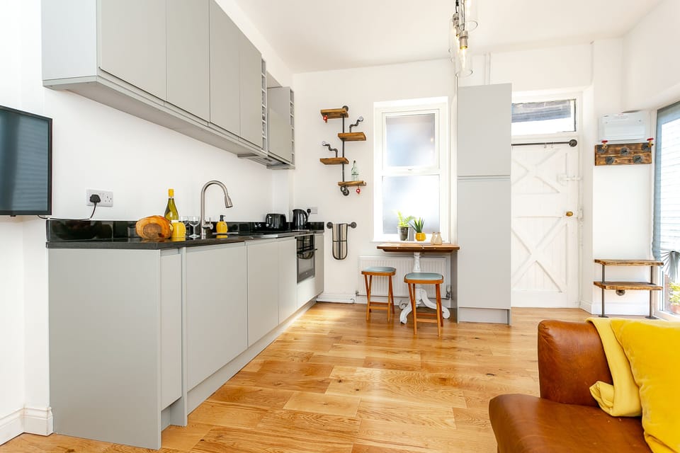 Fully equipped kitchen with induction hob, combination microwave and oven etc