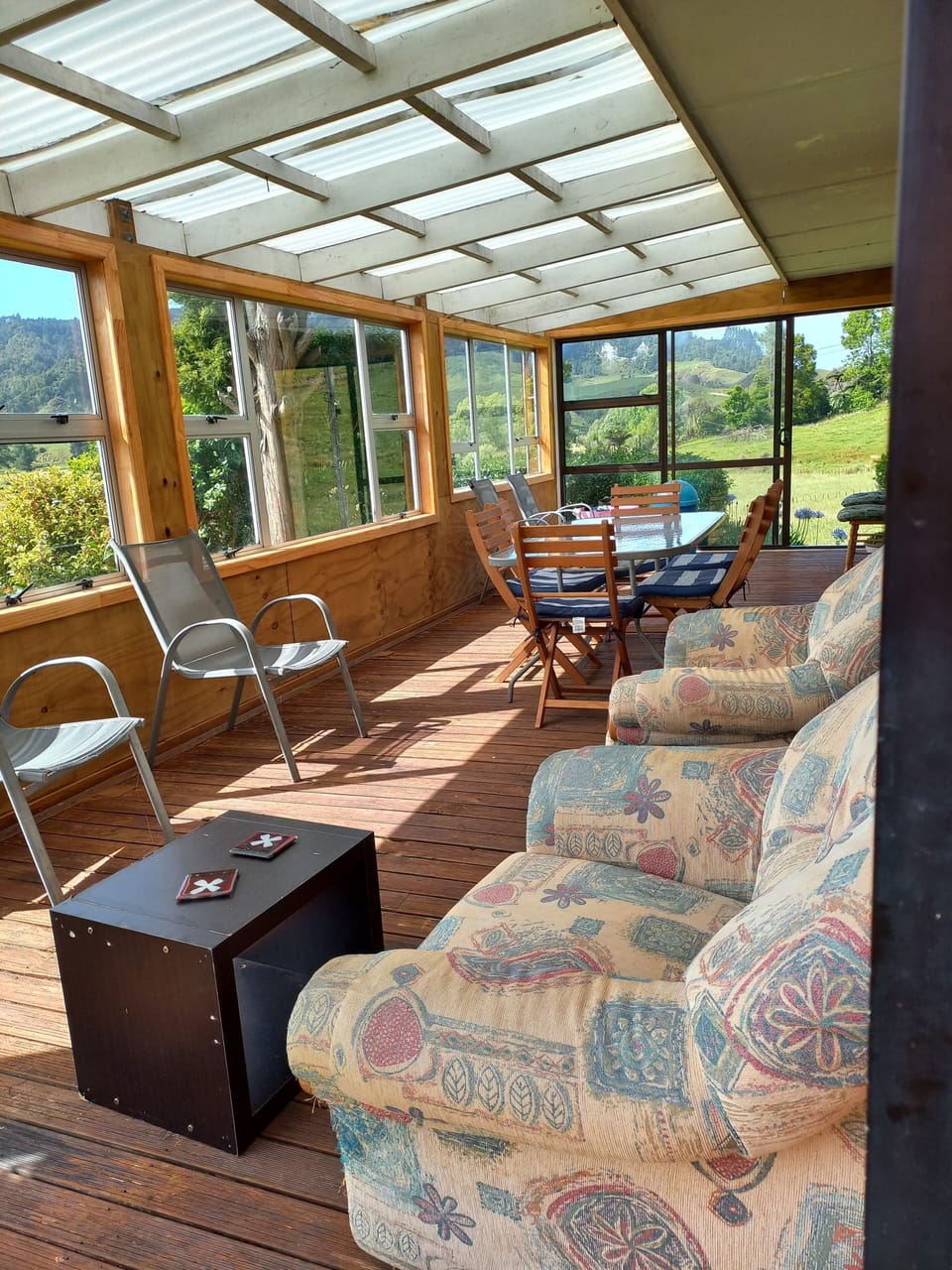 Sunny comfortable conservatory 