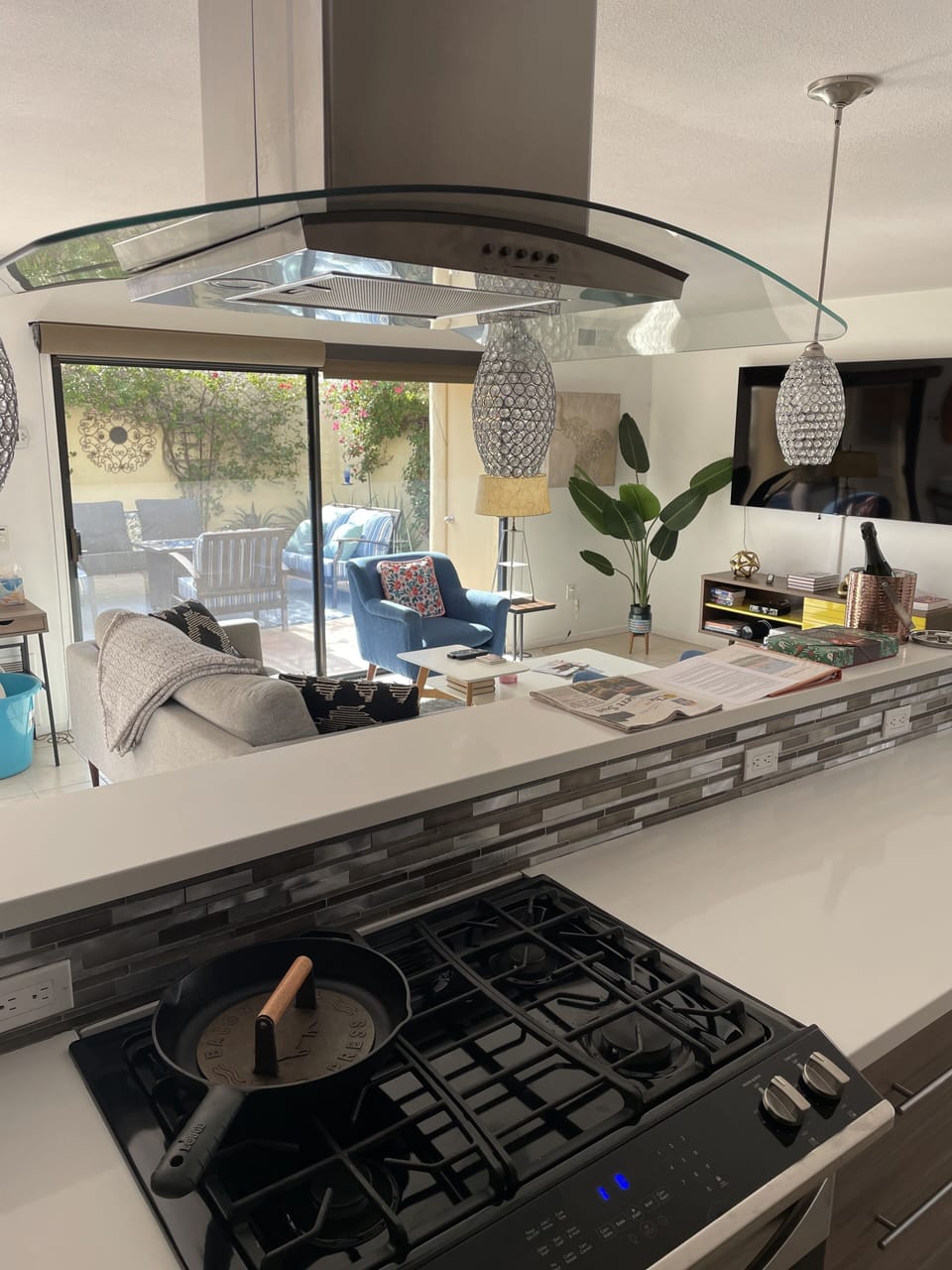 Open kitchen for dinner guests, keep the conversation going as you cook!