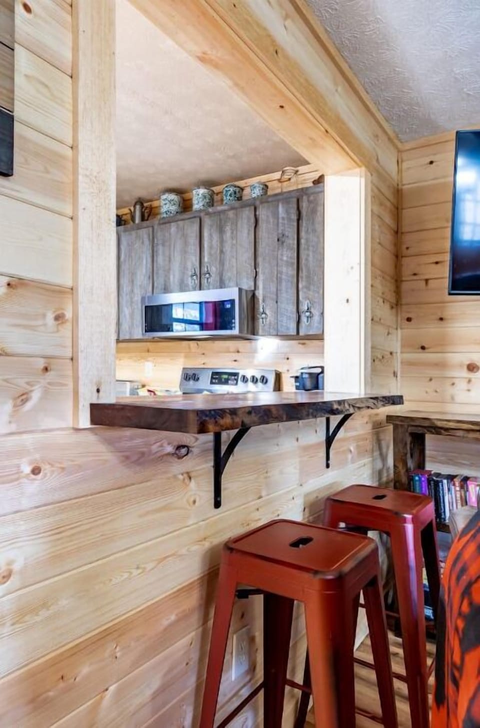 Live Edge Bar with bar stools