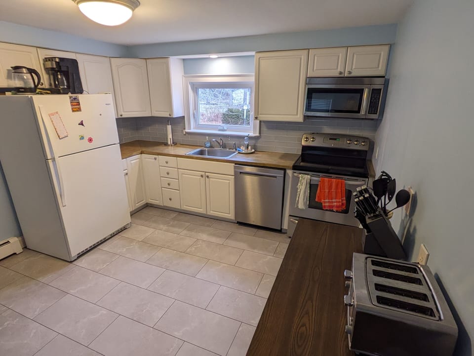 Kitchen (renovated 2023)