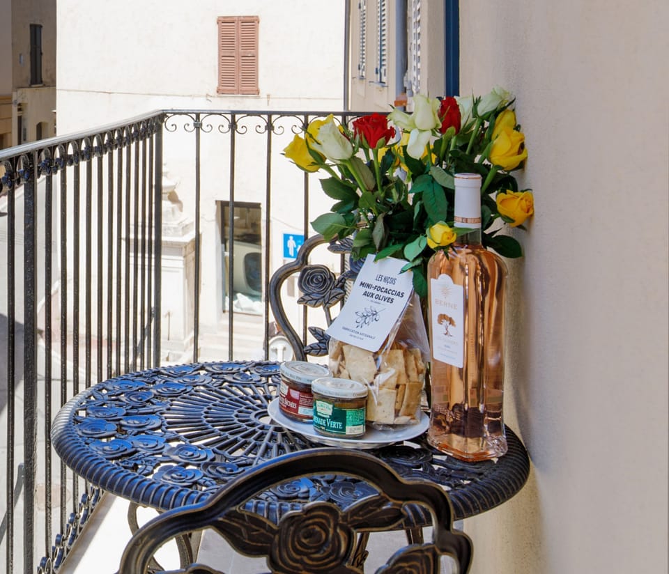 ~ The balcony directly accessible from the living / dining room - Maison Pantai~