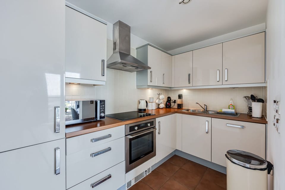 A fully equipped kitchen with integrated appliances and everything you need to prepare a home cooked meal.