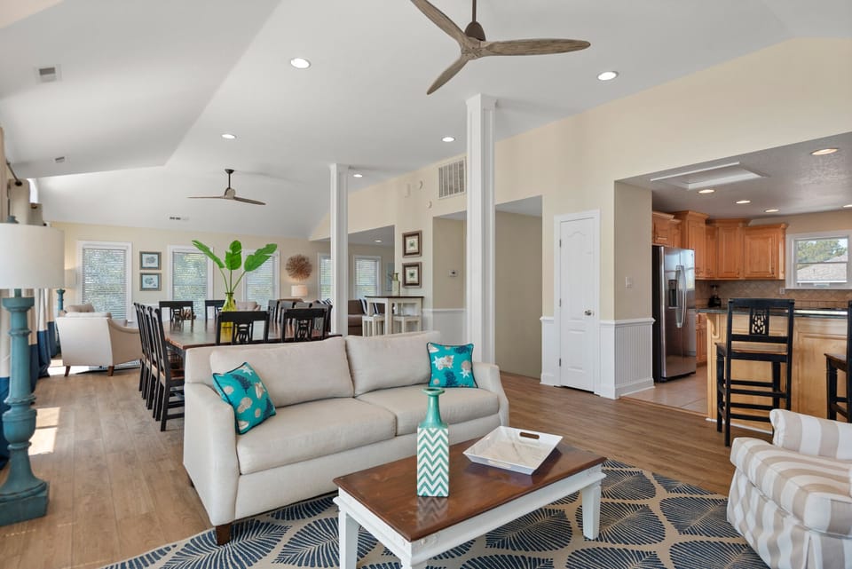 M045: Living On Beach Time | Top Level Sitting Area