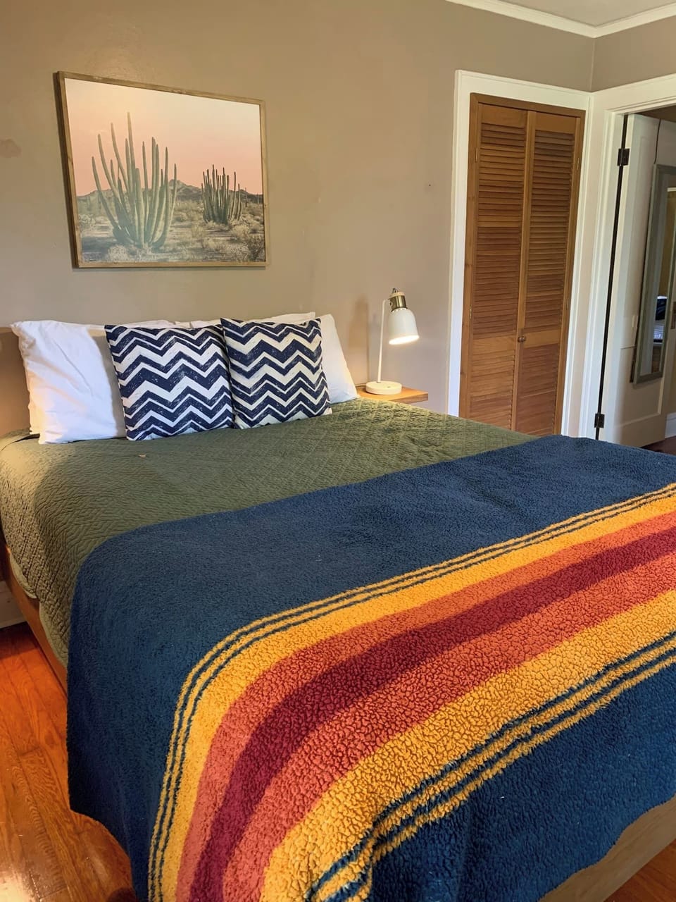 the cactus front room queen