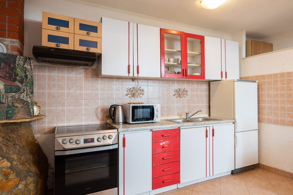 The kitchen is fully equipped.