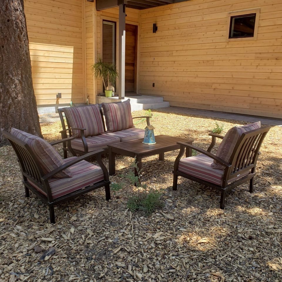 Great area for coffee or Happy Hour