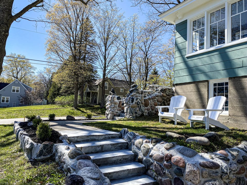 Overlooking front Yard