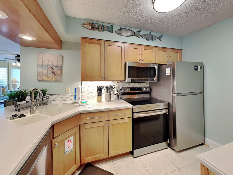 Fully Equipped Kitchen with Stainless Steel Appliances