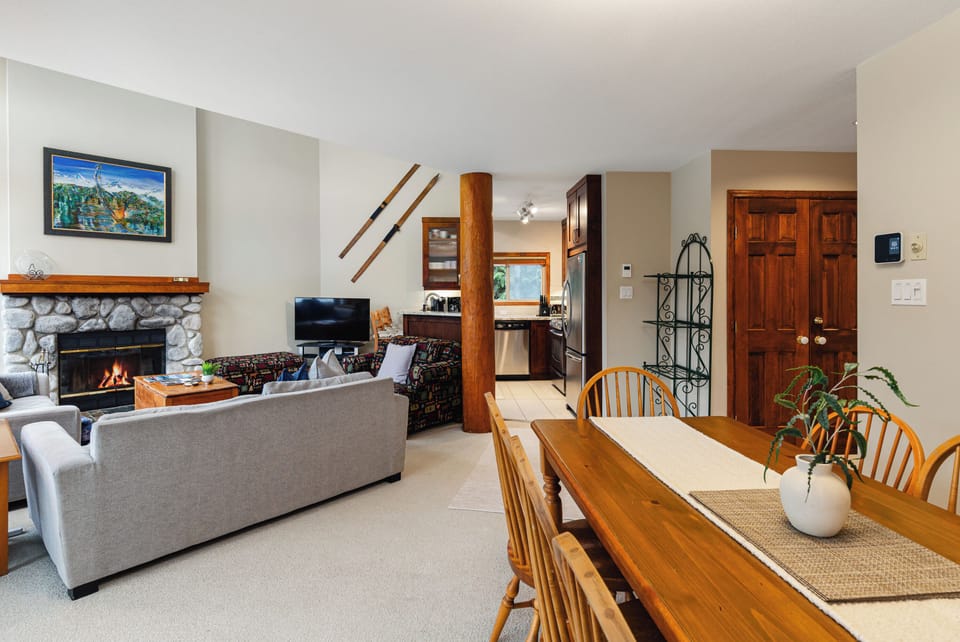 Dining Area, Living Room