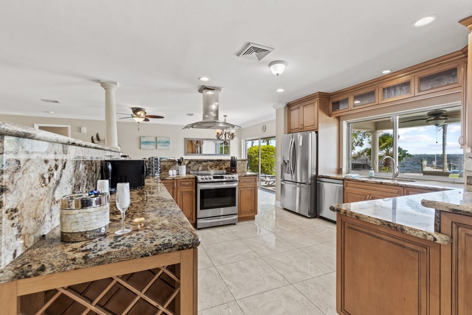 Stainless steel appliances are available