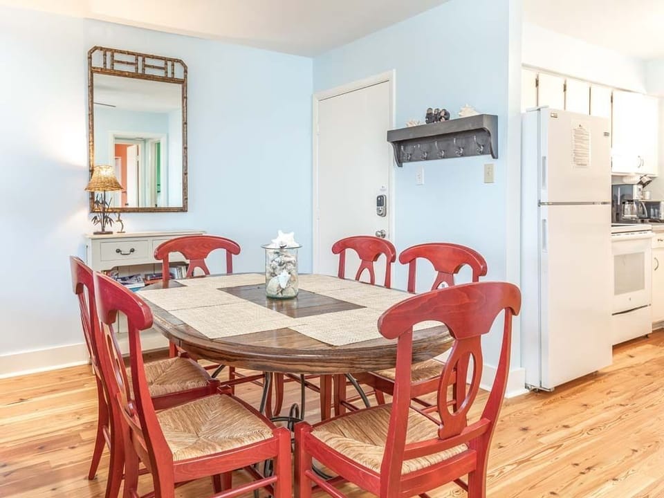 Dining table seats 6