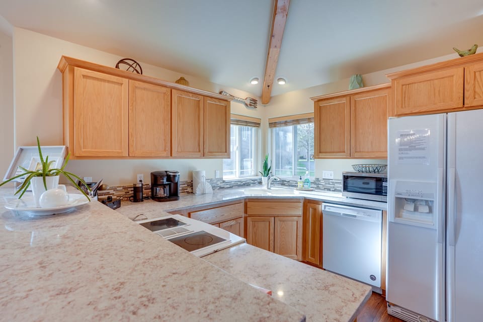Kitchen | 1st Floor | Keurig Coffee Maker | Dishwasher
