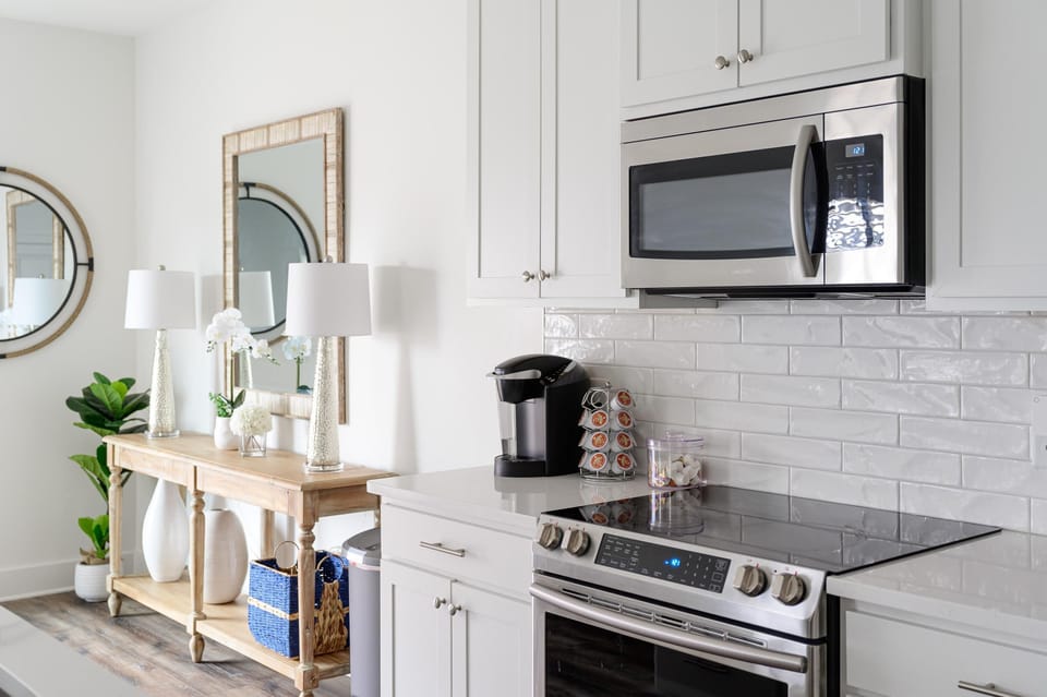 Fully stocked kitchen, complete with Kuerig coffee bar.