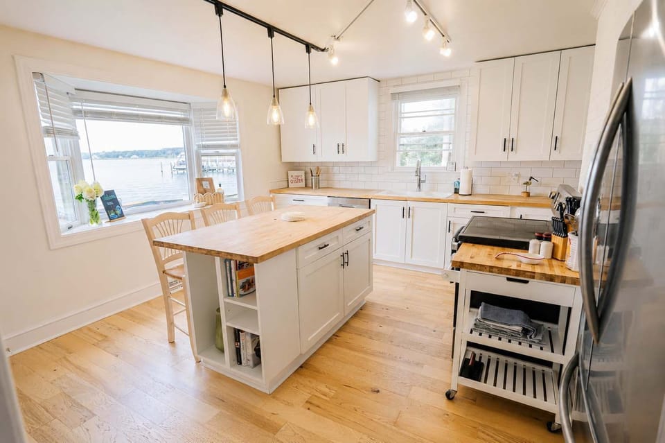 The fully renovated kitchen combines modern convenience with timeless coastal style, making everything from quick breakfasts to family dinners a pleasure.