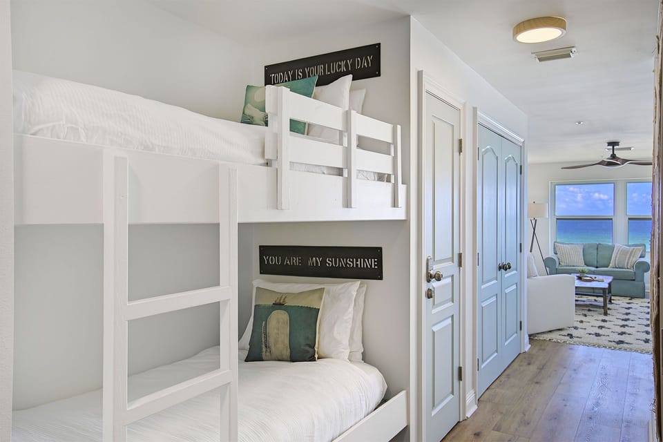 21-Emerald-Dunes-205-Bunk-Nook