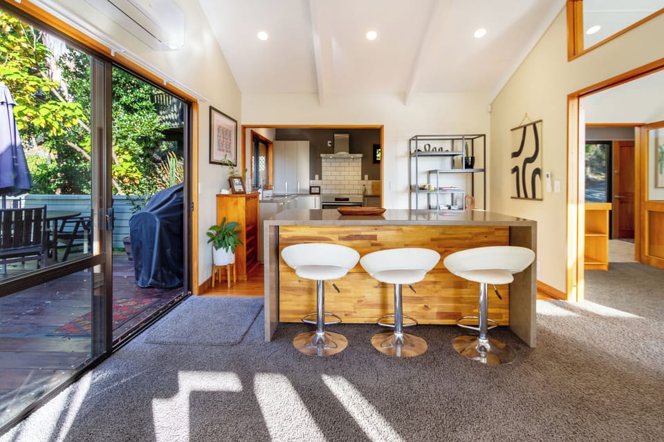 Open plan kitchen/dining/living