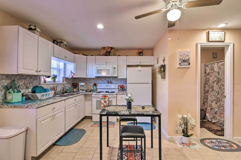 Dining Area | Kitchen