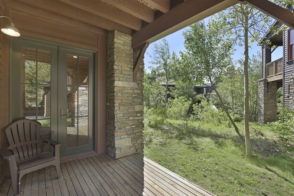 Lodges 1120- Downstairs Deck
