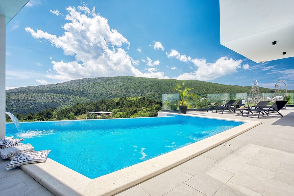 Infinity, heated pool with spectacular panoramic views