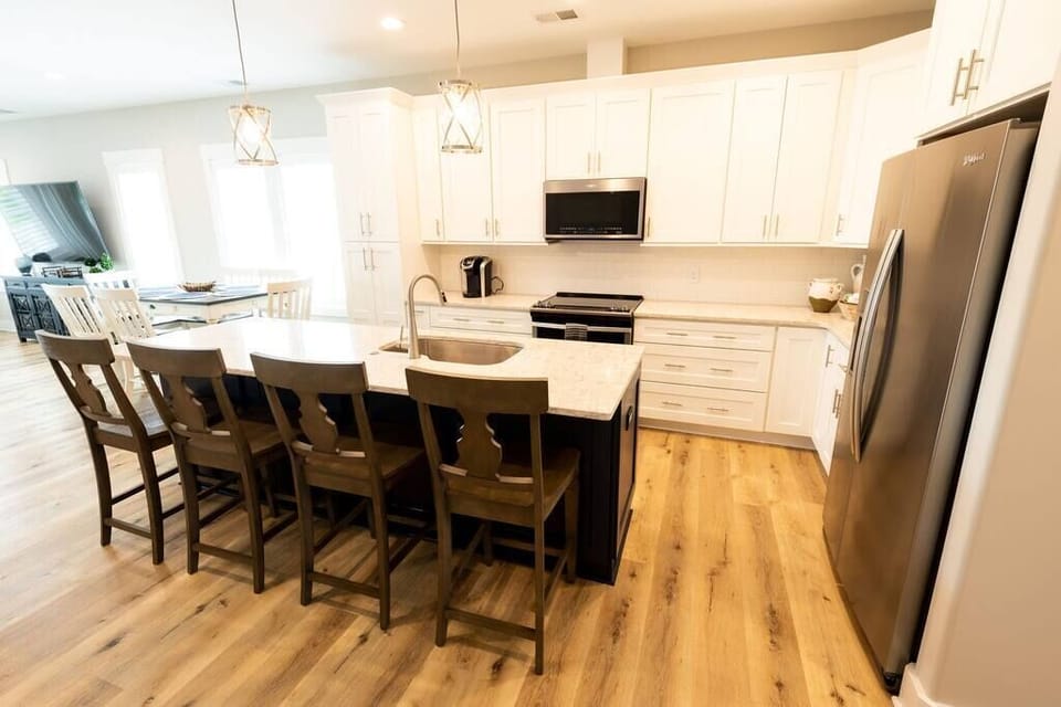 Gorgeous open kitchen!  