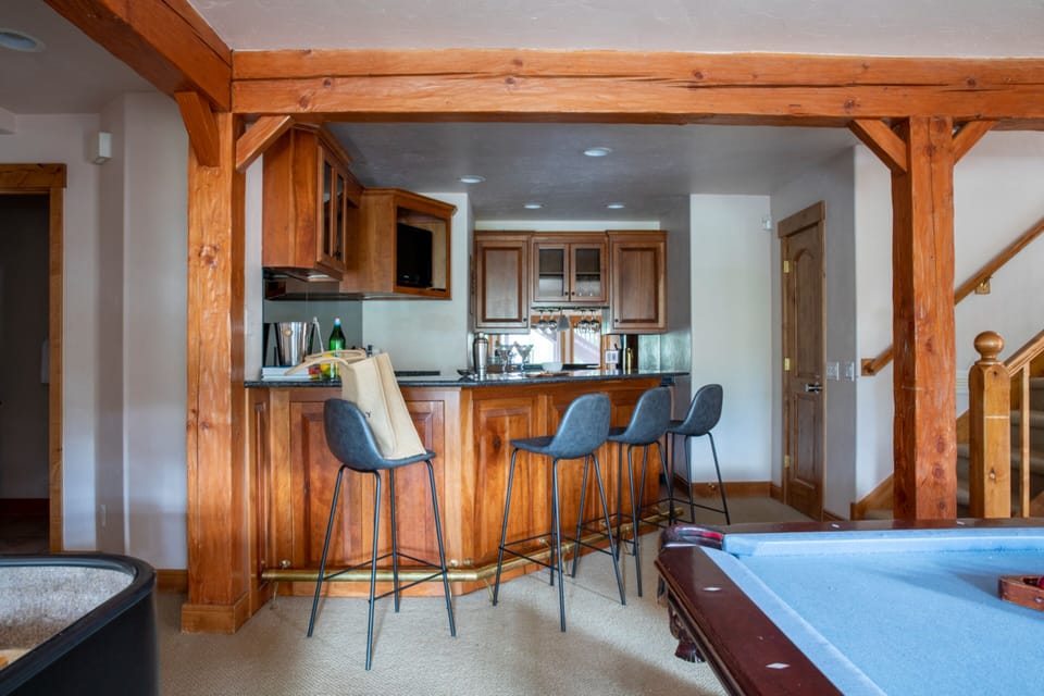 Built-in bar!