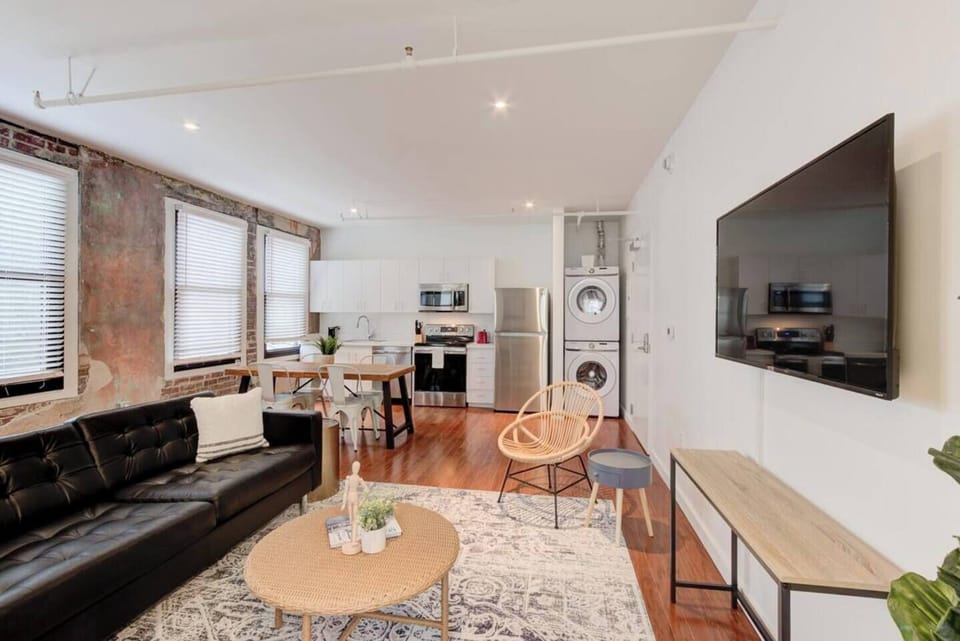 Bask in natural daylight for a boost of alertness. The apartment has a spacious living area—a comfy sitting spot for Netflix and chill. A 4-seater table to enjoy a tasty meal, have a coffee, or get some work done.