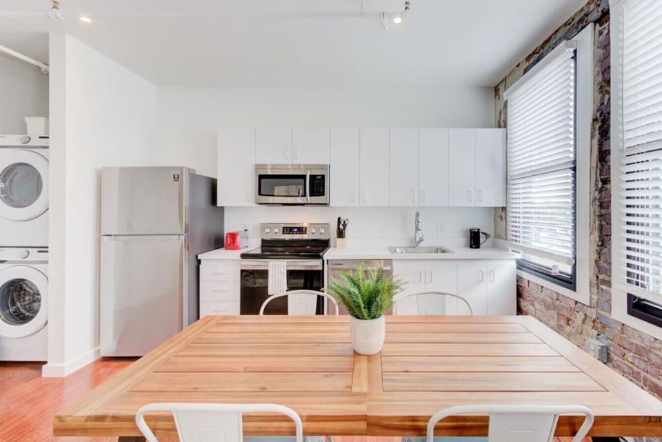 The fully equipped kitchen has all the basics to warm up leftovers or takeout food and even cook up a quick hearty meal- Pots, pans, salt, pepper, olive oil, and all that jazz you’ll need for your stay. Oh, and a dishwasher too!