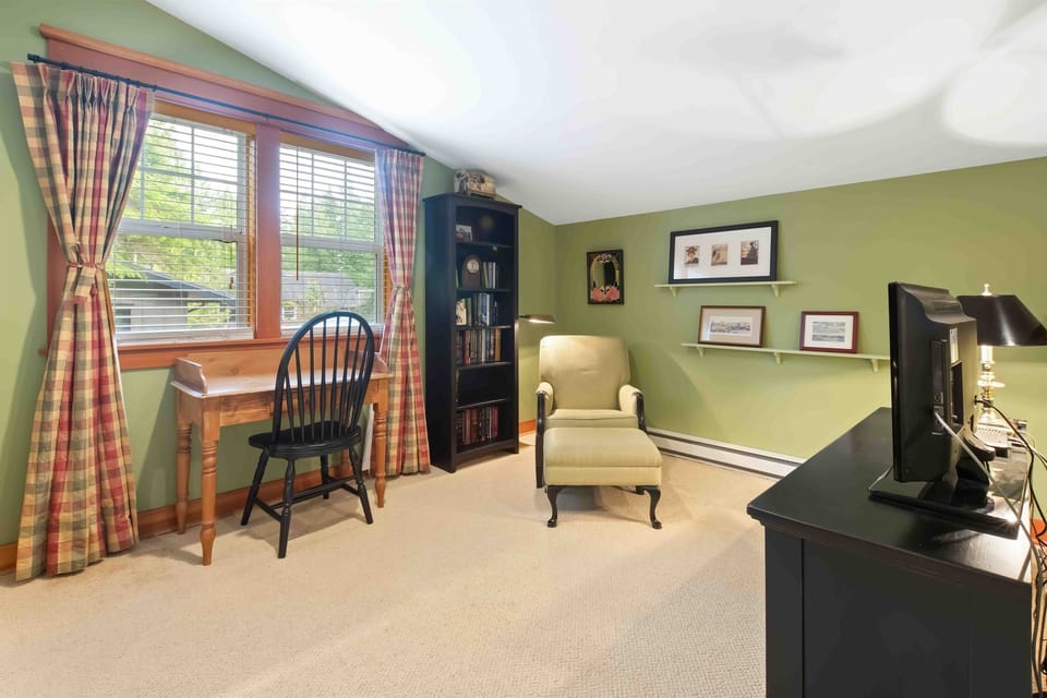Sitting area with a TV-Loft room