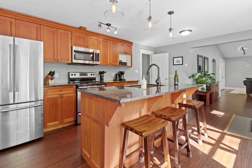 Ample bar seating means you can cook while your family or friends relax (but don't worry, they can do the dishes)