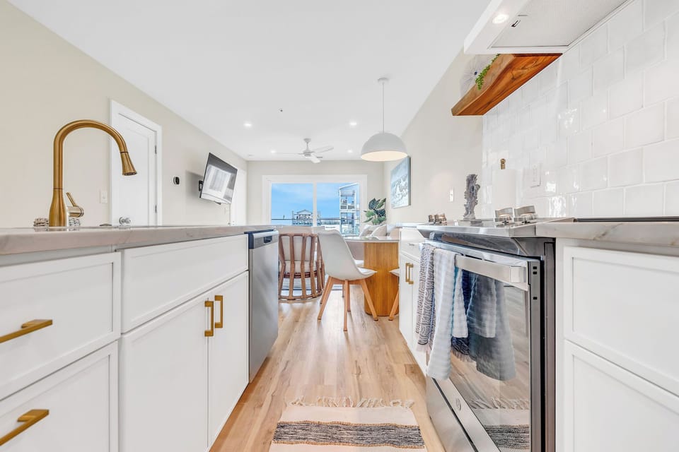 Full sized kitchen