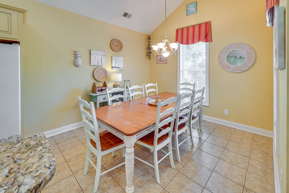 Dining Table | Dishware & Flatware Provided