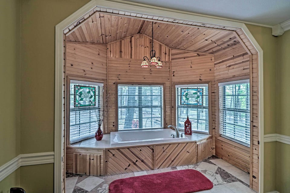En-Suite Bathroom | Jetted Tub