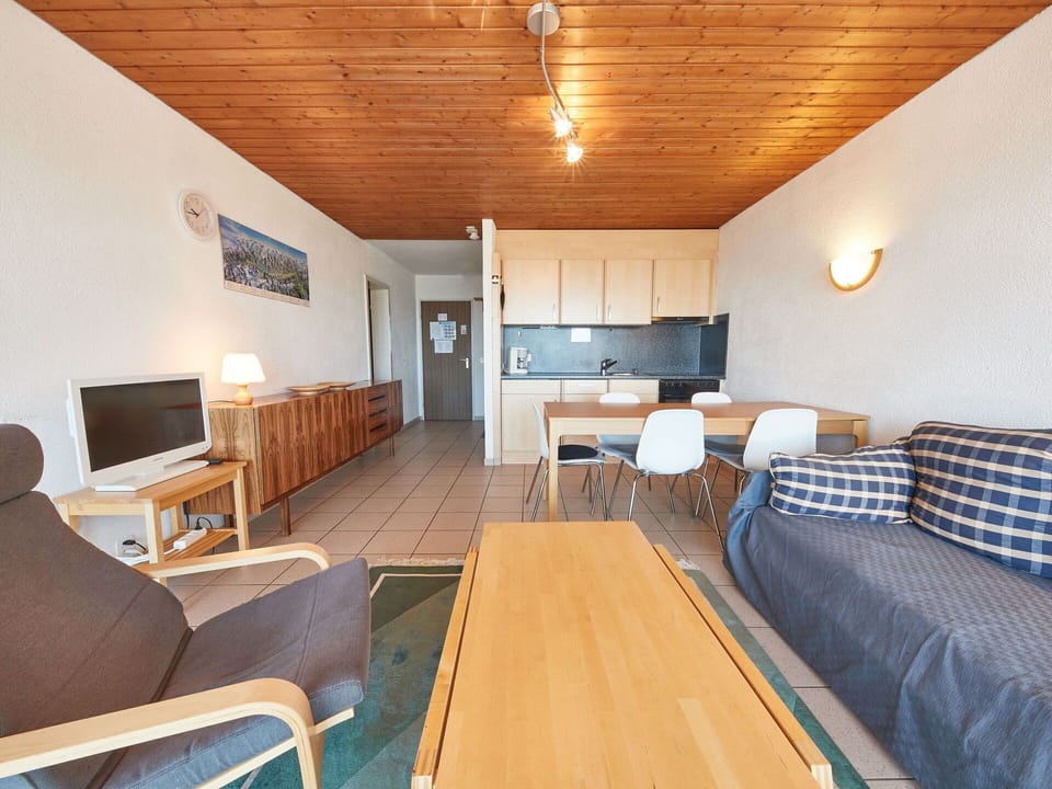 Furniture, Property, Table, Picture Frame, Wood, Lighting, Interior Design, Building, Floor, Comfort