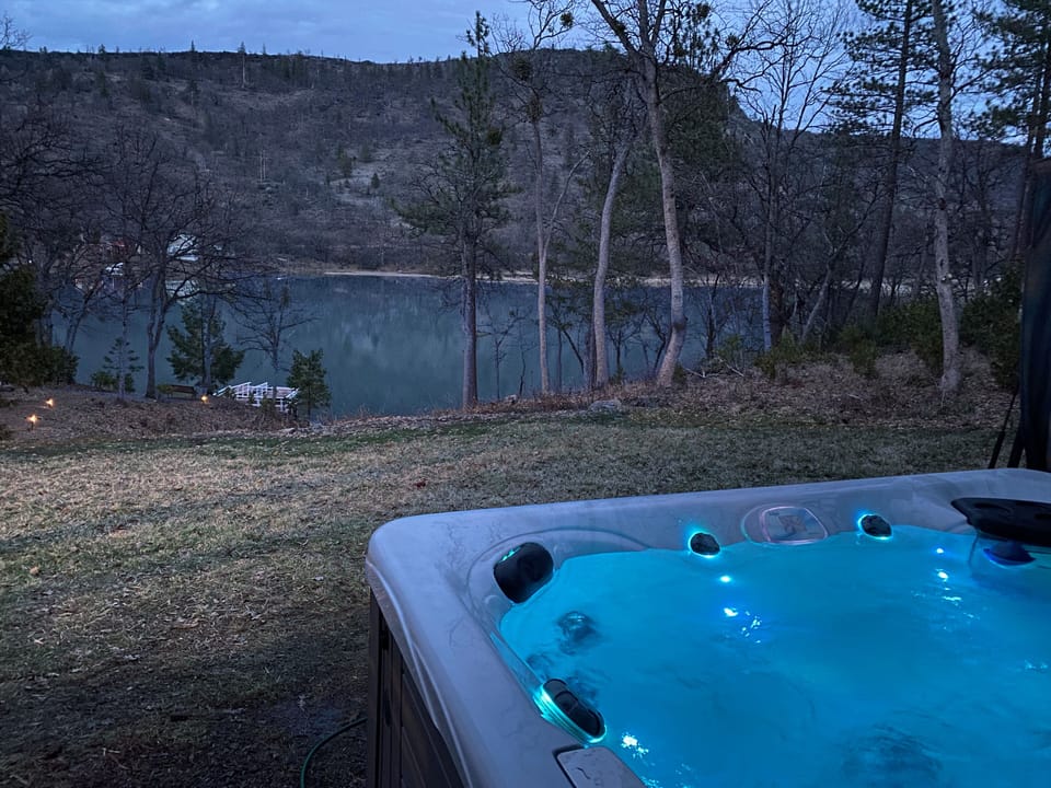Our large 7 person hot tub overlooking the lake.