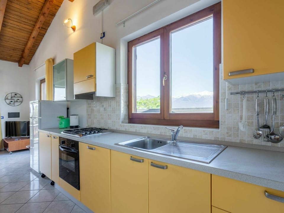 Cabinetry, Countertop, Kitchen Sink, Tap, Property, Sink, Window, Building, Kitchen Stove, Kitchen